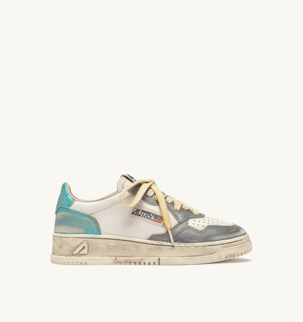AUTRY MEDALIST LOW SUPER VINTAGE SNEAKERS IN ASH AND SEA LEATHER