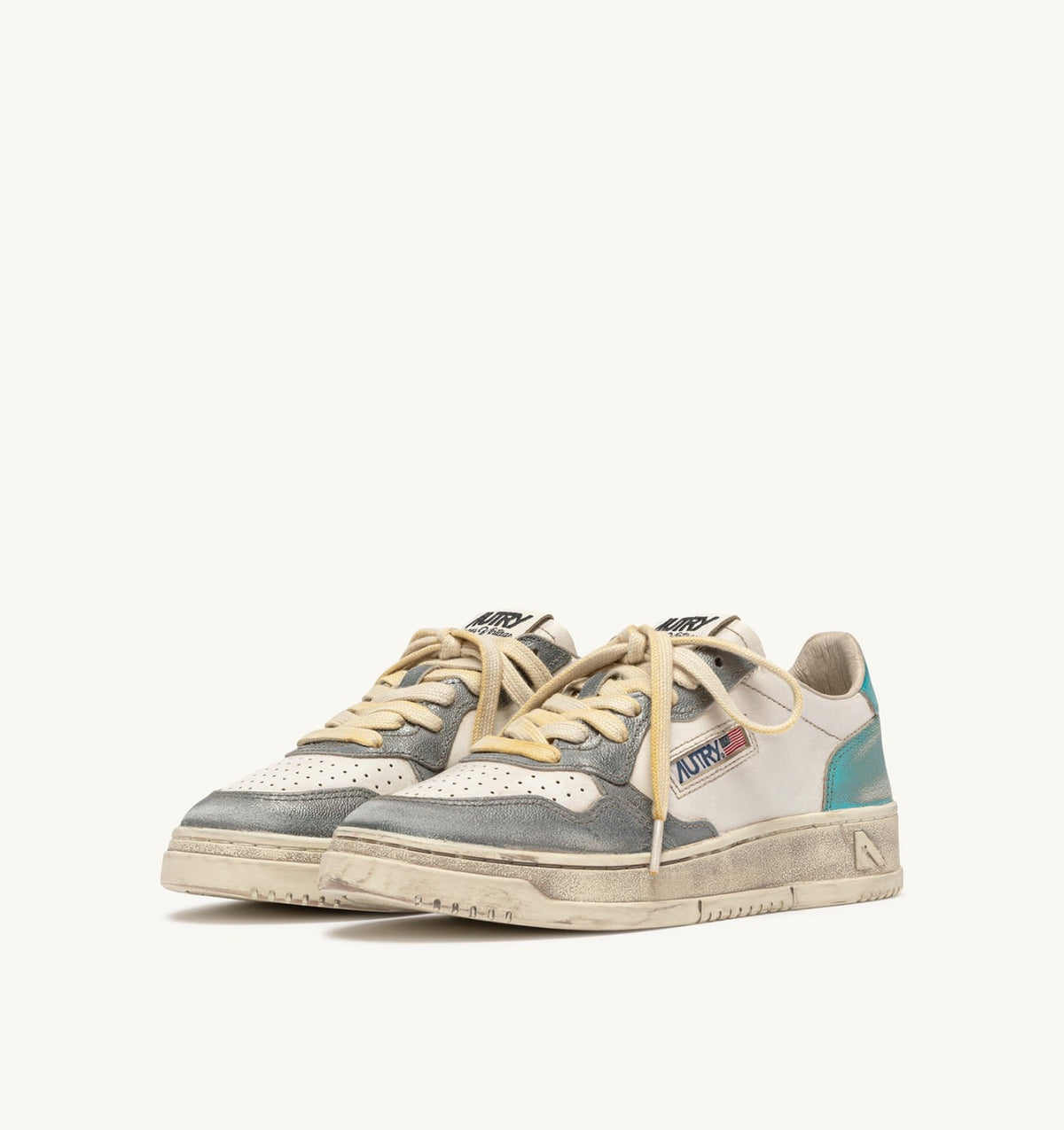 AUTRY MEDALIST LOW SUPER VINTAGE SNEAKERS IN ASH AND SEA LEATHER