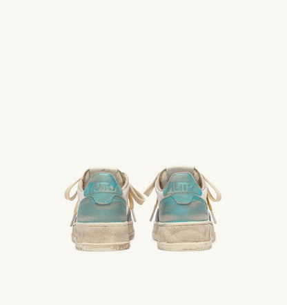 AUTRY MEDALIST LOW SUPER VINTAGE SNEAKERS IN ASH AND SEA LEATHER