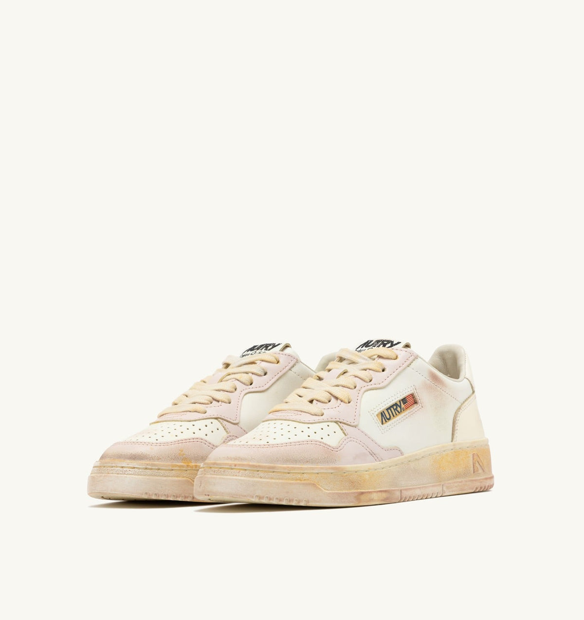 AUTRY MEDALIST LOW SUPER VINTAGE SNEAKERS IN VANILLA WHITE AND MAUVE LEATHER