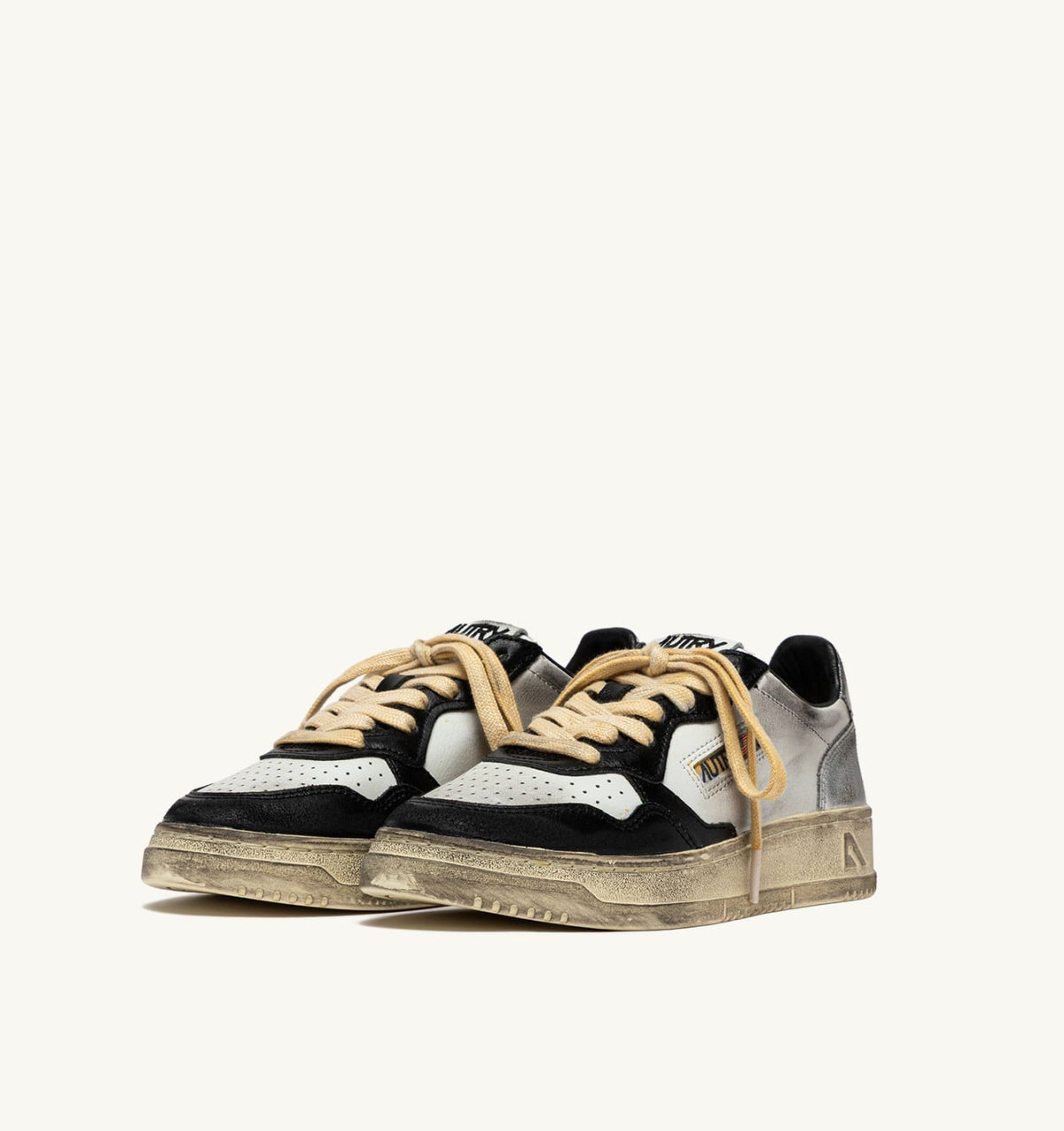 AUTRY MEDALIST LOW SUPER VINTAGE SNEAKERS LOW IN WHITE BLACK AND SILVER LEATHER