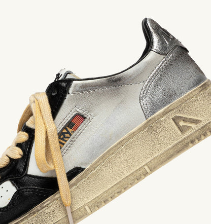 AUTRY MEDALIST LOW SUPER VINTAGE SNEAKERS LOW IN WHITE BLACK AND SILVER LEATHER