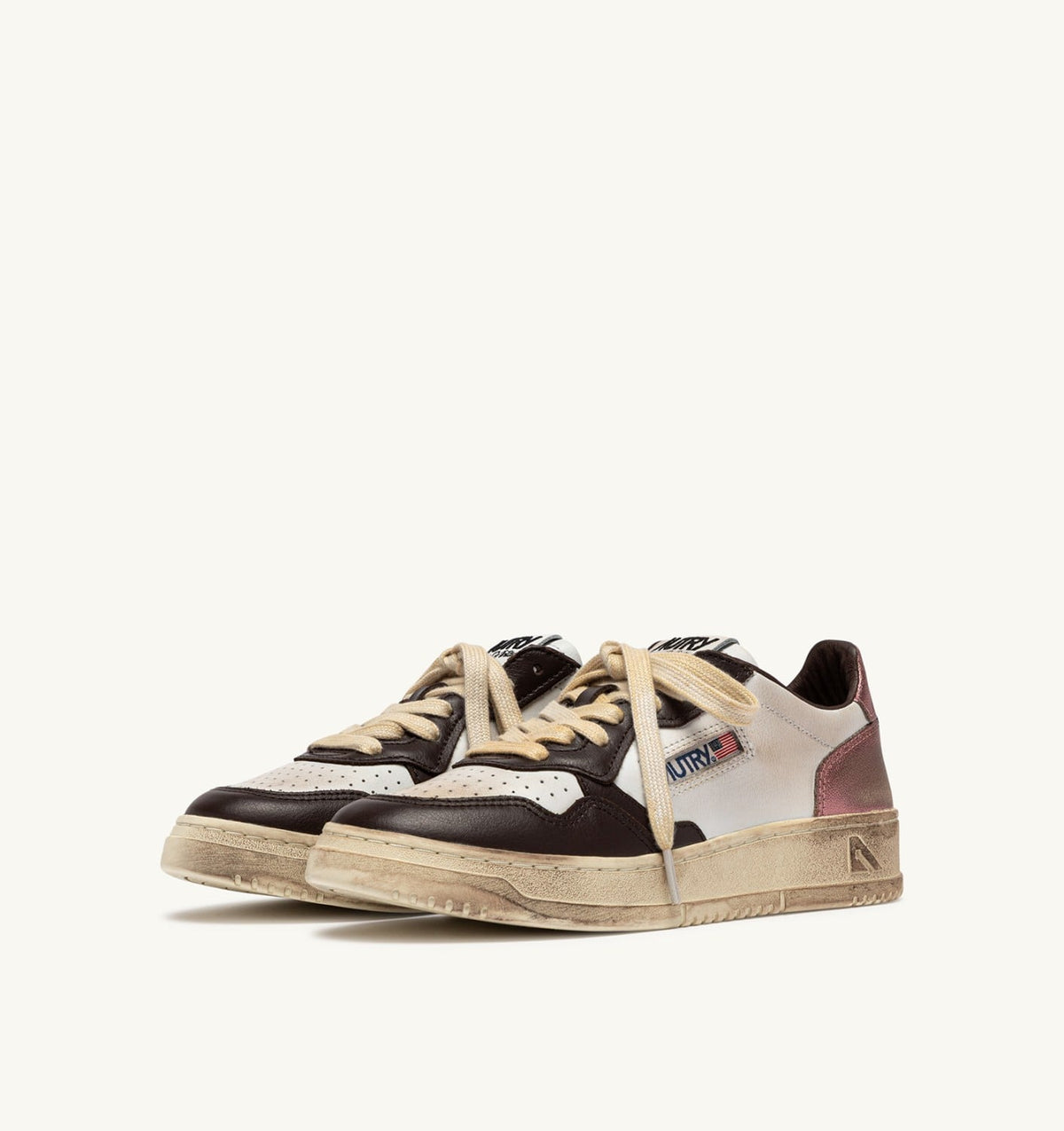 AUTRY MEDALIST LOW SUPER VINTAGE SNEAKERS IN WHITE, PEONY AND HOT FUDGE LEATHER