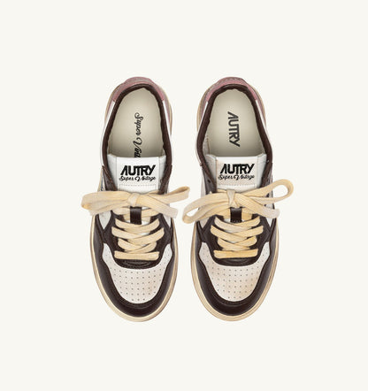 AUTRY MEDALIST LOW SUPER VINTAGE SNEAKERS IN WHITE, PEONY AND HOT FUDGE LEATHER
