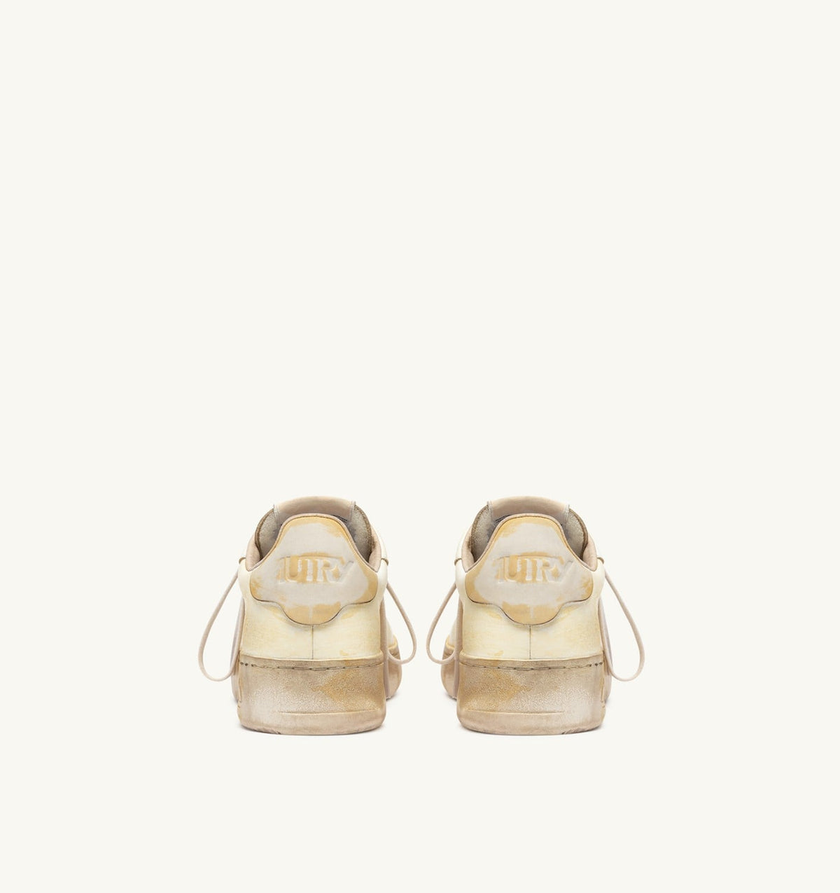 AUTRY DALLAS LOW SUPER VINTAGE SNEAKERS IN MARSHMALLOW LEATHER WITH CHARM