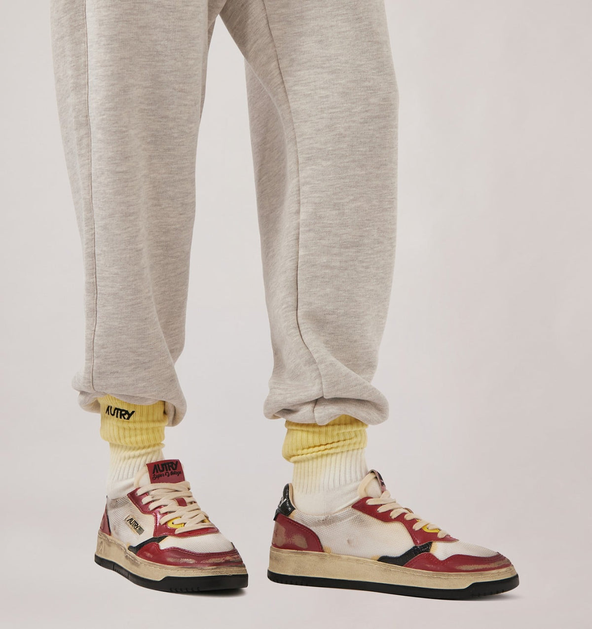 AUTRY MEDALIST LOW SUPER VINTAGE SNEAKERS IN RED AND MESH WHITE LEATHER