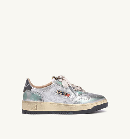 AUTRY MEDALIST LOW SNEAKERS SUPER VINTAGE IN SILVER TONE METALIZED LEATHER