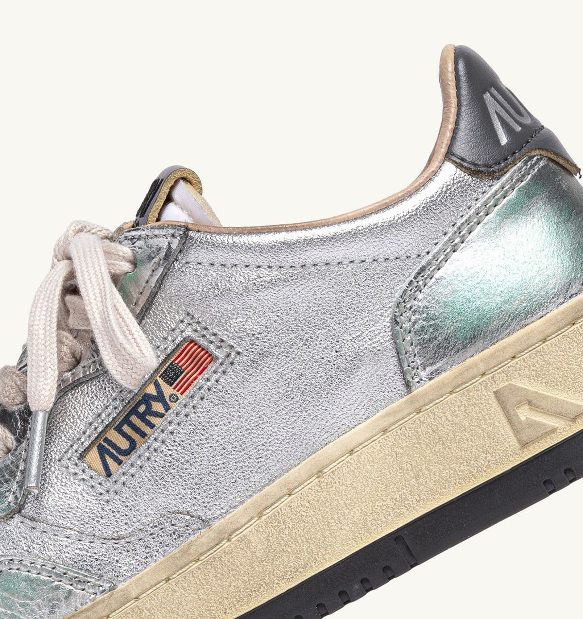 AUTRY MEDALIST LOW SNEAKERS SUPER VINTAGE IN SILVER TONE METALIZED LEATHER