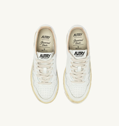 AUTRY MEDALIST LOW SUPER VINTAGE 'Autry x Maison MIHARA YASUHIRO General Scale.' SNEAKERS IN WHITE LEATHER