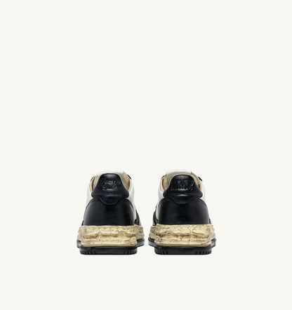 AUTRY MEDALIST LOW SUPER VINTAGE 'Autry x Maison MIHARA YASUHIRO General Scale.' SNEAKERS IN WHITE AND BLACK LEATHER