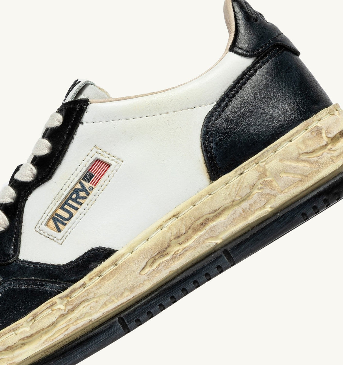 AUTRY MEDALIST LOW SUPER VINTAGE 'Autry x Maison MIHARA YASUHIRO General Scale.' SNEAKERS IN WHITE AND BLACK LEATHER