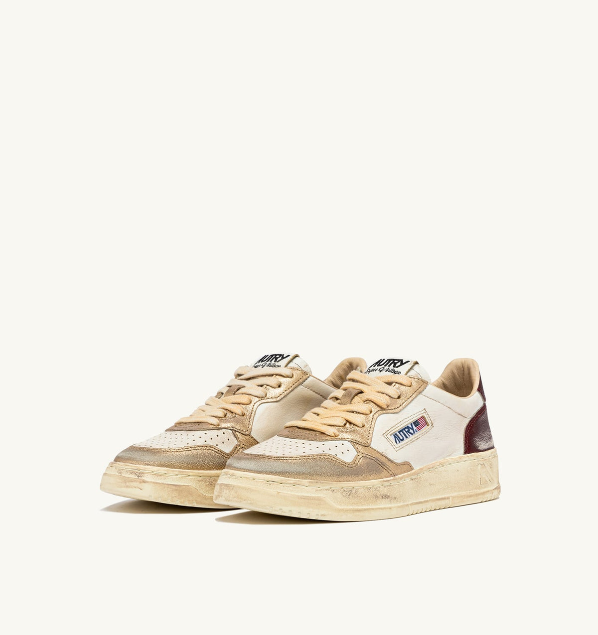 AUTRY MEDALIST LOW SUPER VINTAGE SNEAKERS IN PLATINUM AND VIOLET BRUSHED LEATHER