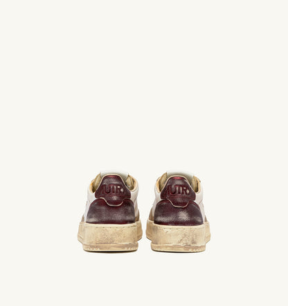 AUTRY MEDALIST LOW SUPER VINTAGE SNEAKERS IN PLATINUM AND VIOLET BRUSHED LEATHER