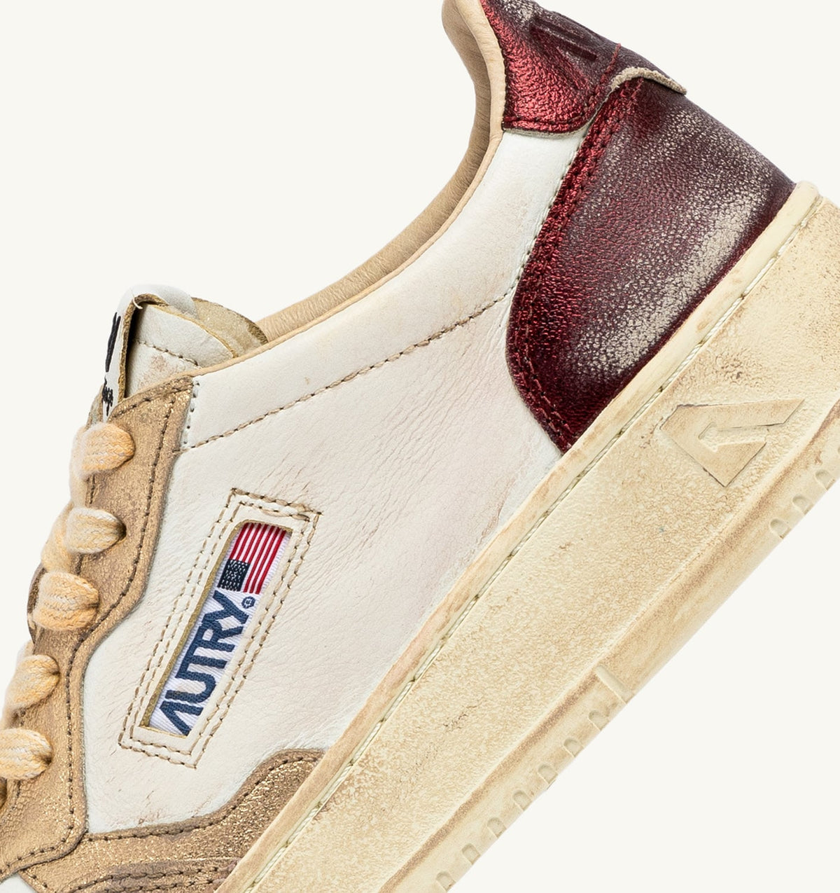 AUTRY MEDALIST LOW SUPER VINTAGE SNEAKERS IN PLATINUM AND VIOLET BRUSHED LEATHER
