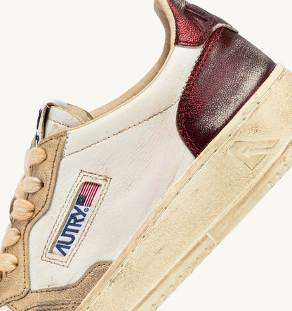 AUTRY MEDALIST LOW SUPER VINTAGE SNEAKERS IN PLATINUM AND VIOLET BRUSHED LEATHER