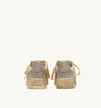 AUTRY MEDALIST LOW SUPER VINTAGE SNEAKERS IN CHOCOLATE AND SILVER LEATHER