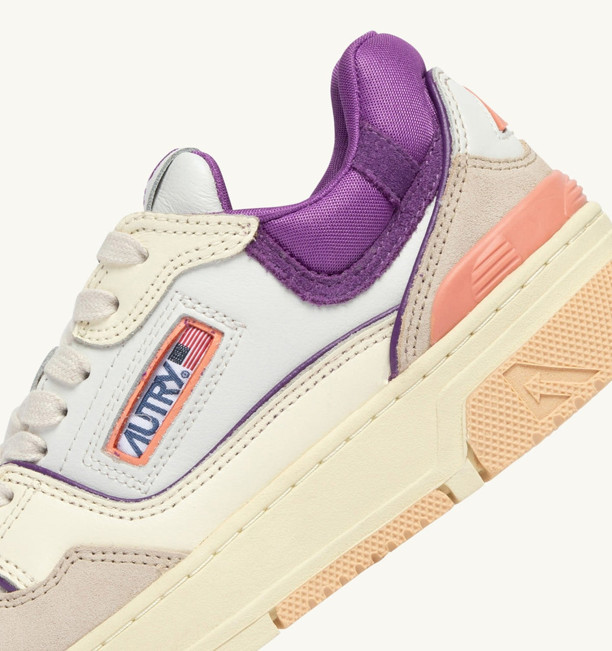 AUTRY SNEAKERS CLC LOW IN WHITE SAND AND DEWBERRY LEATHER AND SUEDE