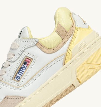AUTRY SNEAKERS CLC LOW IN WHITE BOULDER AND LEMON MERINGUE LEATHER AND SUEDE
