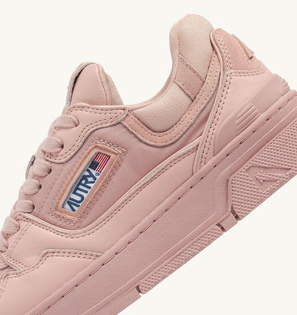 AUTRY CLC LOW SNEAKERS IN PEACH WHIP LEATHER