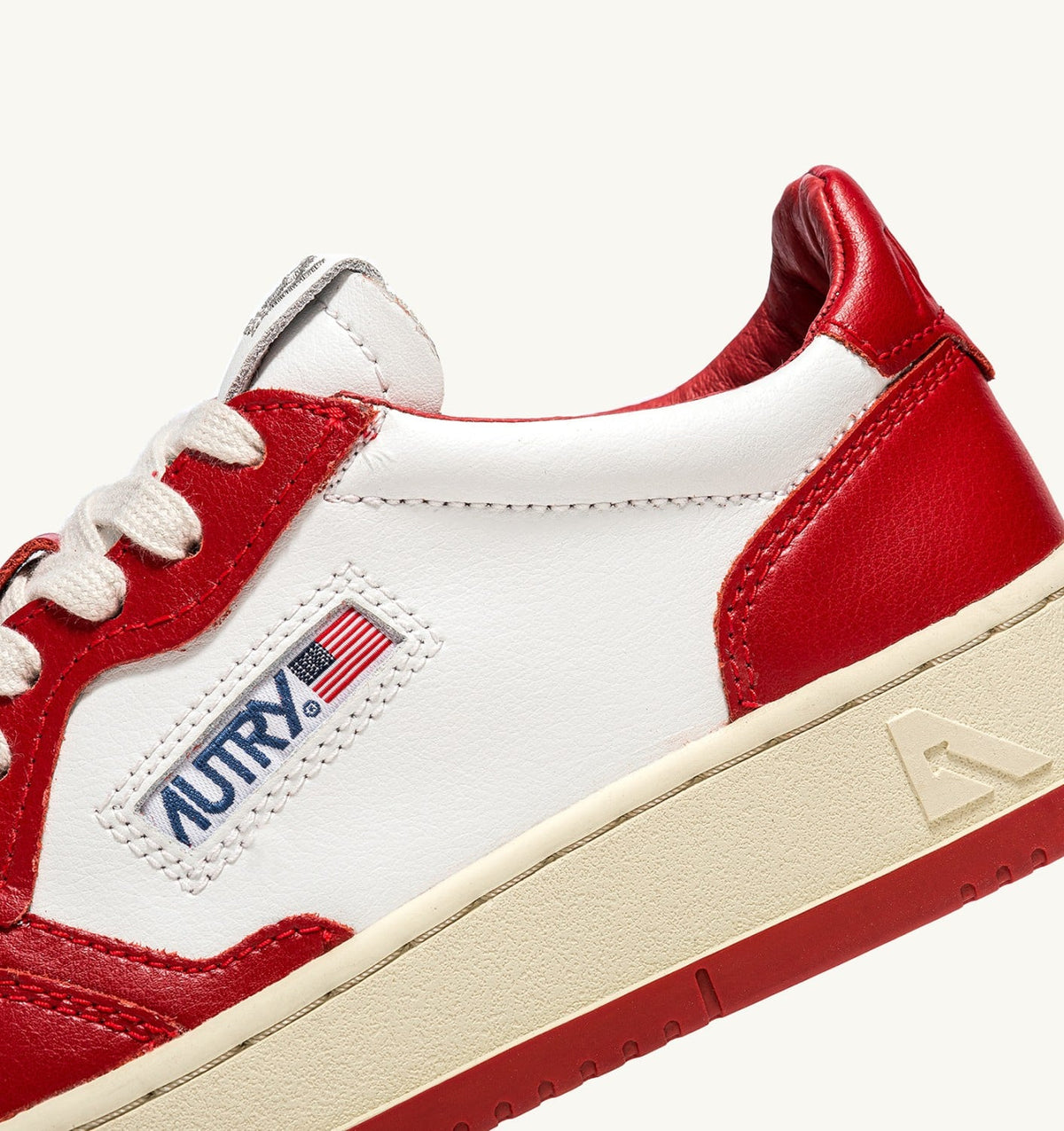 AUTRY MEDALIST LOW BICOLOR SNEAKERS IN WHITE AND RED LEATHER
