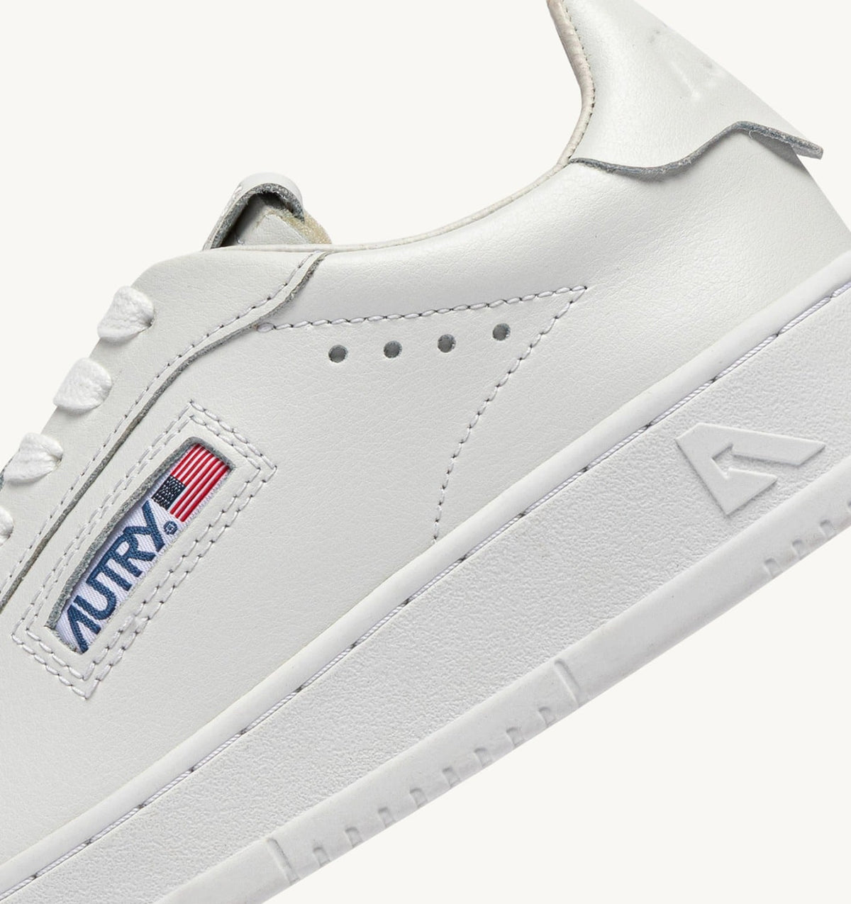 AUTRY DALLAS LOW SNEAKERS IN WHITE LEATHER