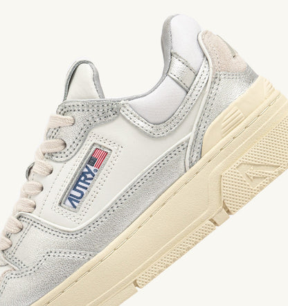 AUTRY CLC LOW SNEAKERS IN SILVER-TONE LEATHER
