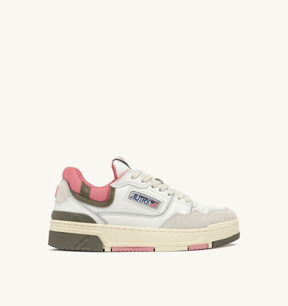 AUTRY CLC LOW SNEAKERS IN WHITE AND GERANIUM LEATHER SUEDE