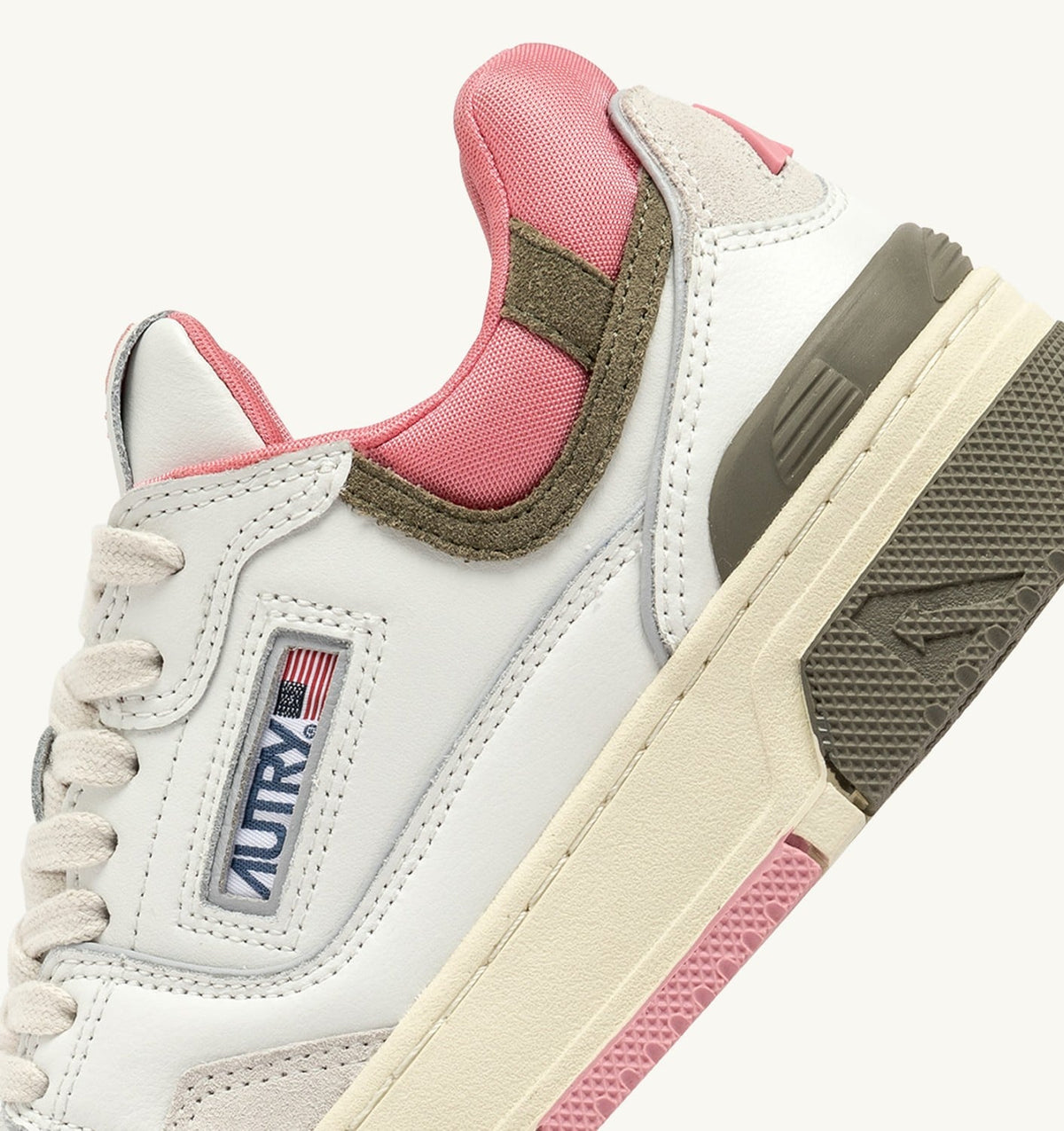 AUTRY CLC LOW SNEAKERS IN WHITE AND GERANIUM LEATHER SUEDE