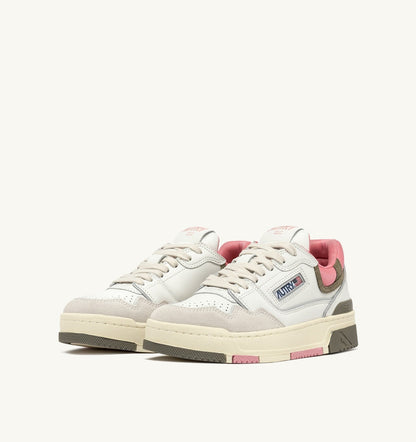AUTRY CLC LOW SNEAKERS IN WHITE AND GERANIUM LEATHER SUEDE