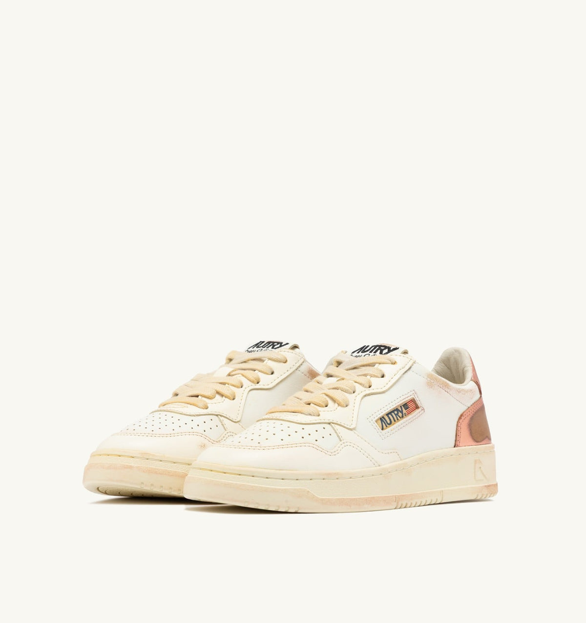 AUTRY MEDALIST LOW SUPER VINTAGE SNEAKERS IN WHITE SALMON AND VANILLA LEATHER