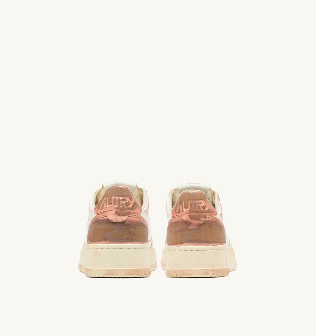 AUTRY MEDALIST LOW SUPER VINTAGE SNEAKERS IN WHITE SALMON AND VANILLA LEATHER