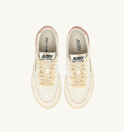 AUTRY MEDALIST LOW SUPER VINTAGE SNEAKERS IN WHITE SALMON AND VANILLA LEATHER