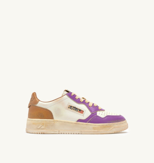 AUTRY MEDALIST LOW SUPER VINTAGE SNEAKERS IN WHITE APPLE CINNAMON AND DEWBERRY LEATHER