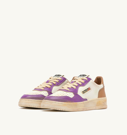 AUTRY MEDALIST LOW SUPER VINTAGE SNEAKERS IN WHITE APPLE CINNAMON AND DEWBERRY LEATHER