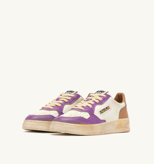 AUTRY MEDALIST LOW SUPER VINTAGE SNEAKERS IN WHITE APPLE CINNAMON AND DEWBERRY LEATHER