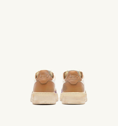 AUTRY MEDALIST LOW SUPER VINTAGE SNEAKERS IN WHITE APPLE CINNAMON AND DEWBERRY LEATHER