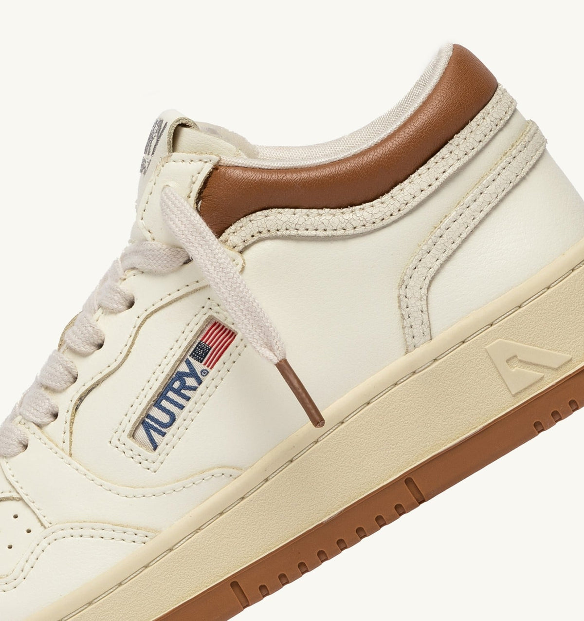 AUTRY MED-WAY SNEAKERS IN LEATHER COLOR MARSHMALLOW AND BROWN SUGAR