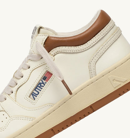 AUTRY MED-WAY SNEAKERS IN LEATHER COLOR MARSHMALLOW AND BROWN SUGAR