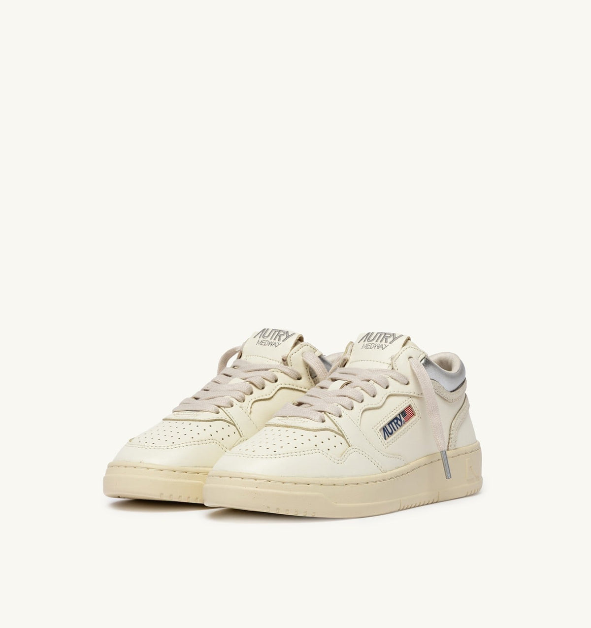 AUTRY MED-WAY SNEAKERS IN LEATHER COLOR MARSHMALLOW AND SILVER
