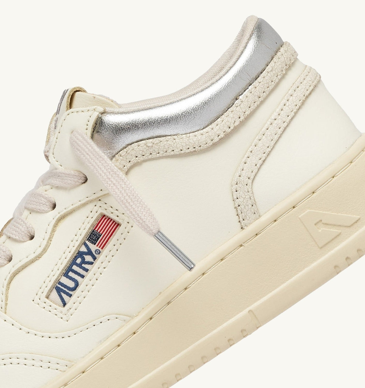AUTRY MED-WAY SNEAKERS IN LEATHER COLOR MARSHMALLOW AND SILVER