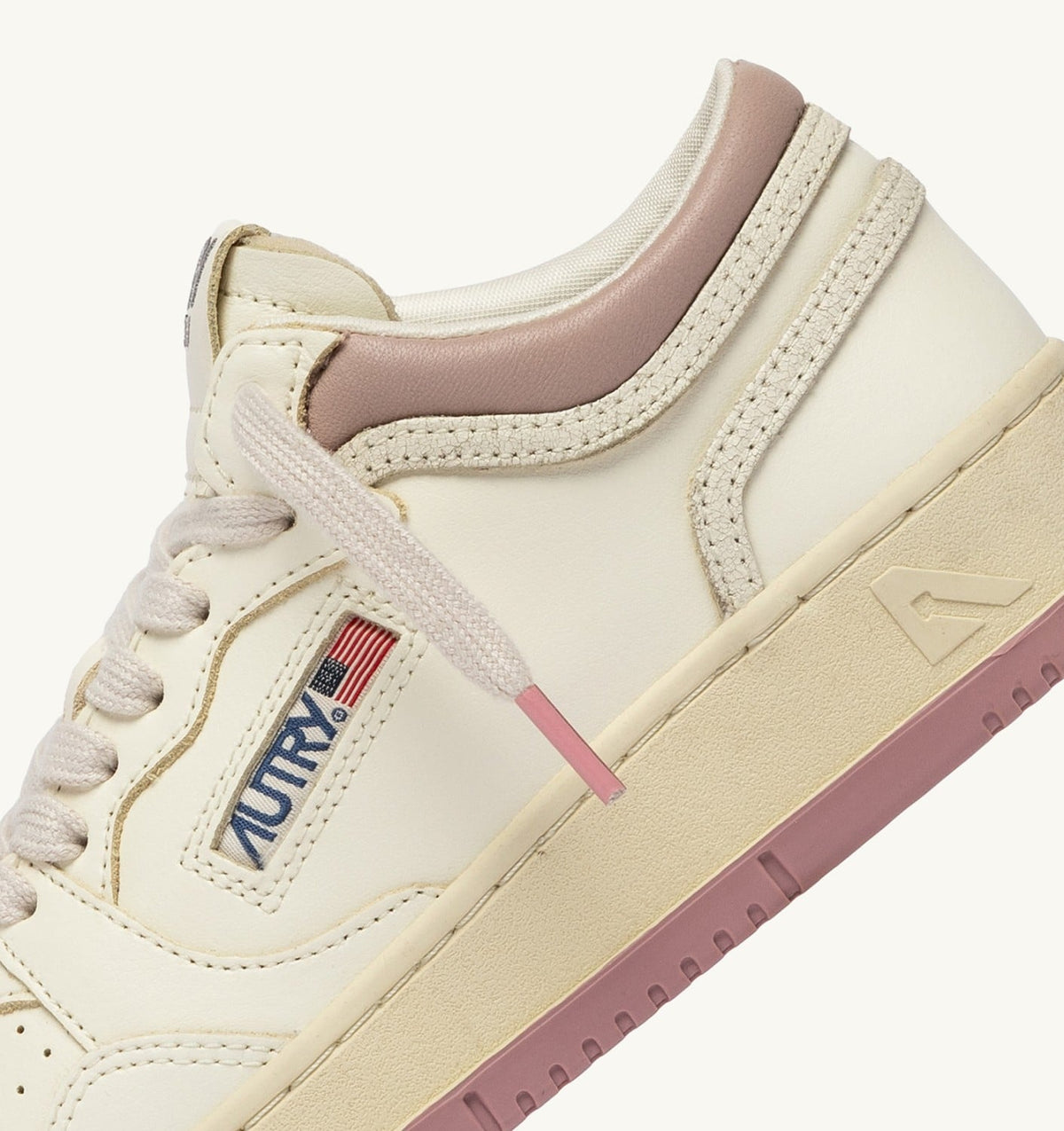 AUTRY MED-WAY SNEAKERS IN LEATHER COLOR MARSHMALLOW AND ZEPHYR