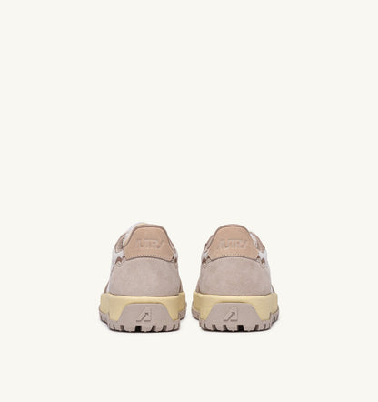 AUTRY WILDPACE LOW SNEAKERS IN WHISPER WHITE AND SAND DRAGON MESH AND SUEDE