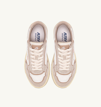 AUTRY WILDPACE LOW SNEAKERS IN WHISPER WHITE AND SAND DRAGON MESH AND SUEDE