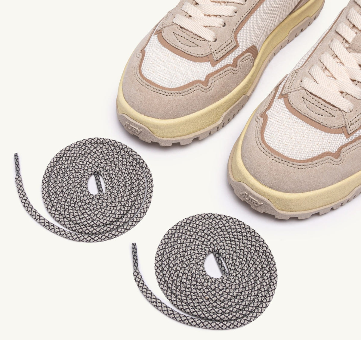 AUTRY WILDPACE LOW SNEAKERS IN WHISPER WHITE AND SAND DRAGON MESH AND SUEDE