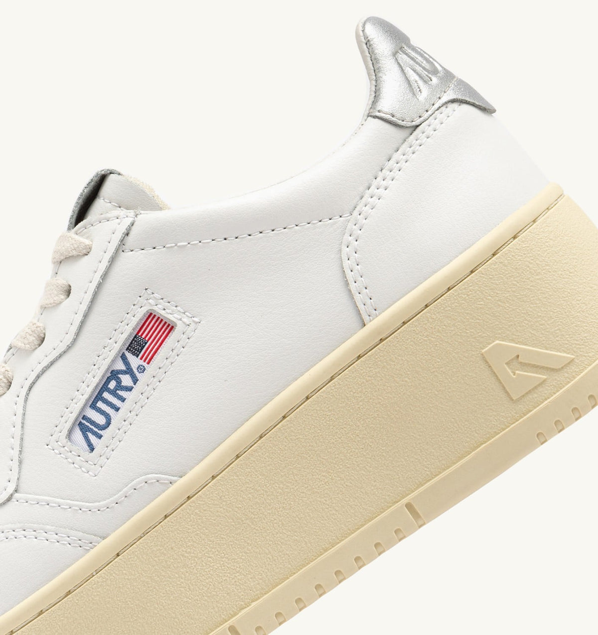 AUTRY MEDALIST PLATFORM SNEAKERS IN WHITE AND METALIZED SILVER LEATHER