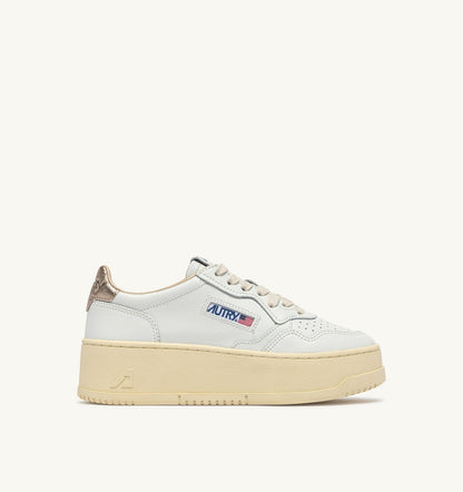 AUTRY MEDALIST PLATFORM SNEAKERS IN FEATHER GRAY AND WHITE SUEDE AND LEATHER
