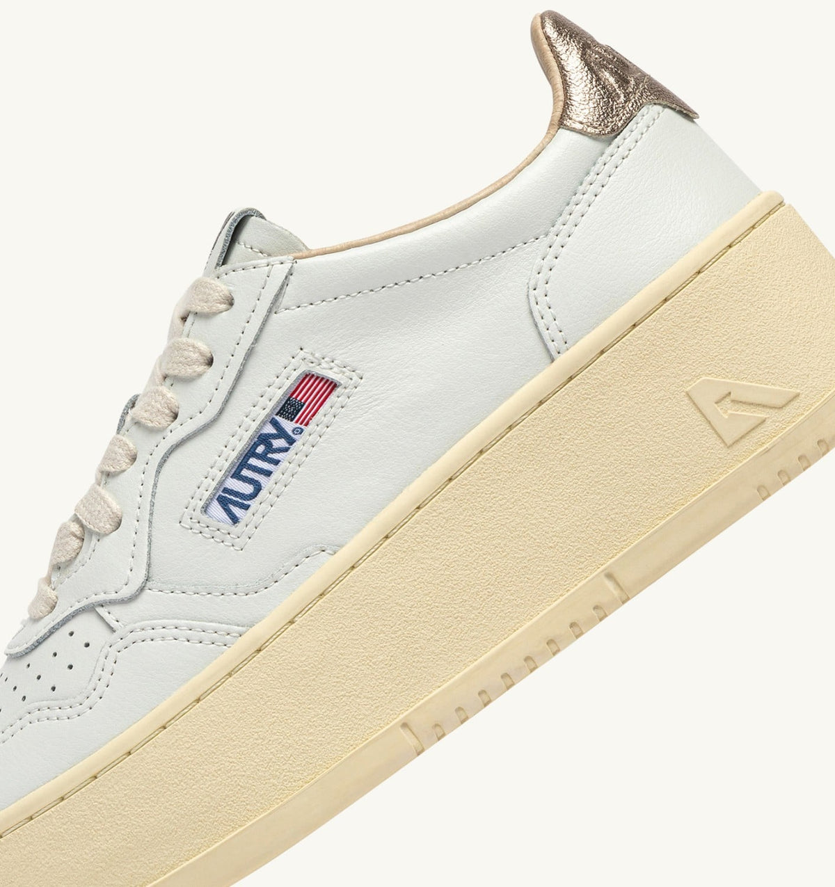 AUTRY MEDALIST PLATFORM SNEAKERS IN FEATHER GRAY AND WHITE SUEDE AND LEATHER