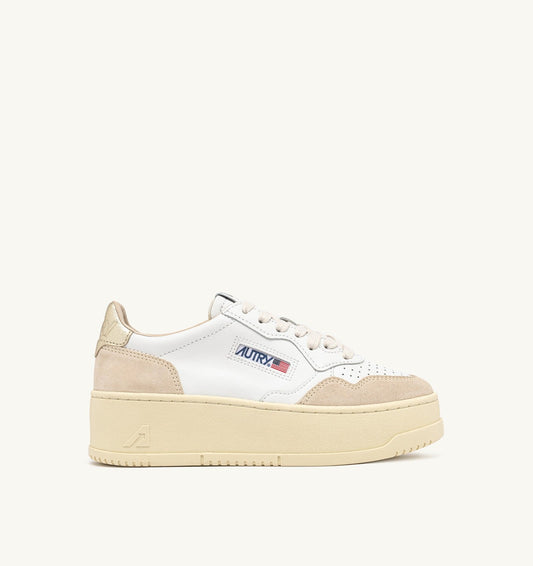 AUTRY MEDALIST PLATFORM SNEAKERS IN WHITE AND PLATINUM SUEDE AND LEATHER