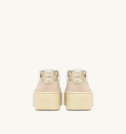 AUTRY MEDALIST PLATFORM SNEAKERS IN WHITE AND PLATINUM SUEDE AND LEATHER
