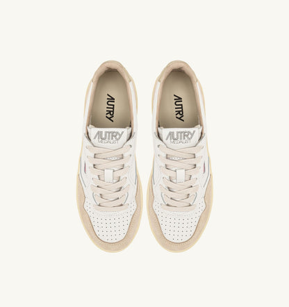 AUTRY MEDALIST PLATFORM SNEAKERS IN WHITE AND PLATINUM SUEDE AND LEATHER
